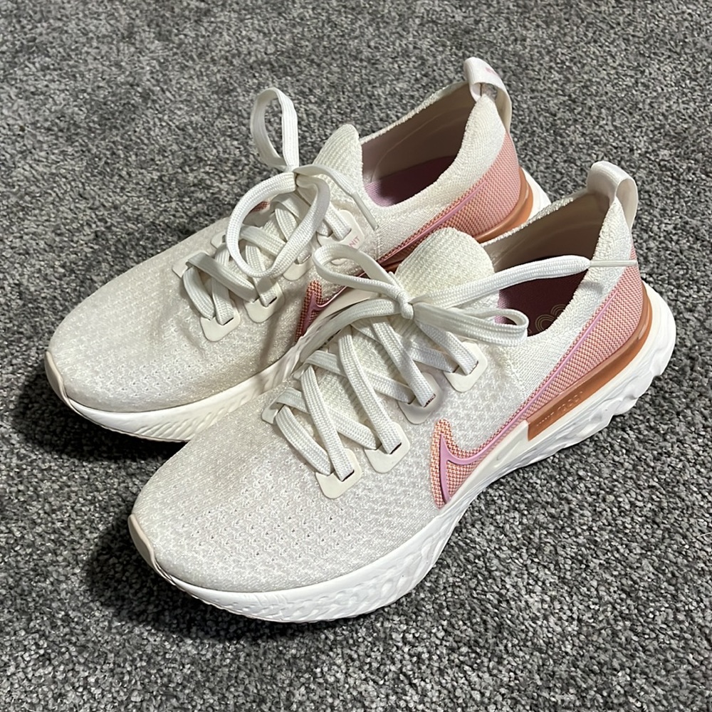 Nike Tennis Shoes